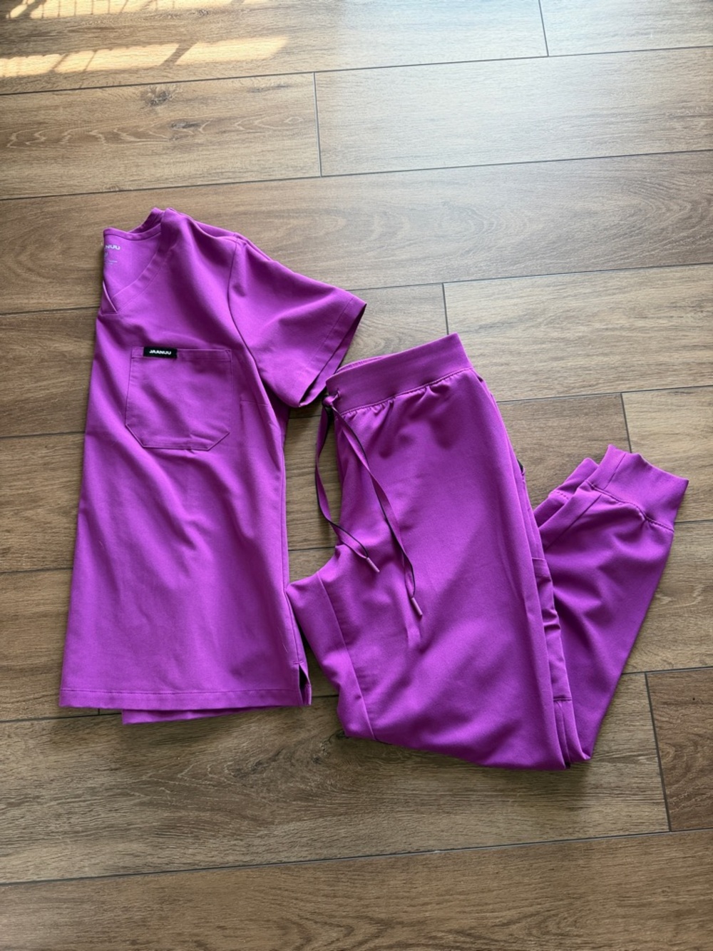 Jaanuu Scrub Set